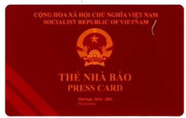 Hai nhà báo bị thu thẻ vì “ép” người vi phạm mua quảng cáo